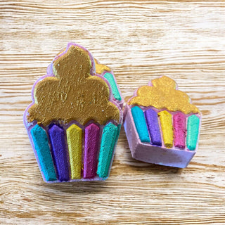 Cupcake Bath Bomb with Surprise Coin – Large Oatmeal & Milk Fizzy