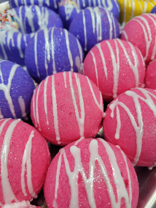Pink Snowball Bath Bomb – Strawberry Scent